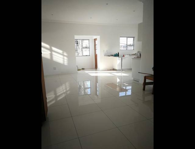 2 BEDROOM PROPERTY TO RENT IN PEERLESS PARK EAST